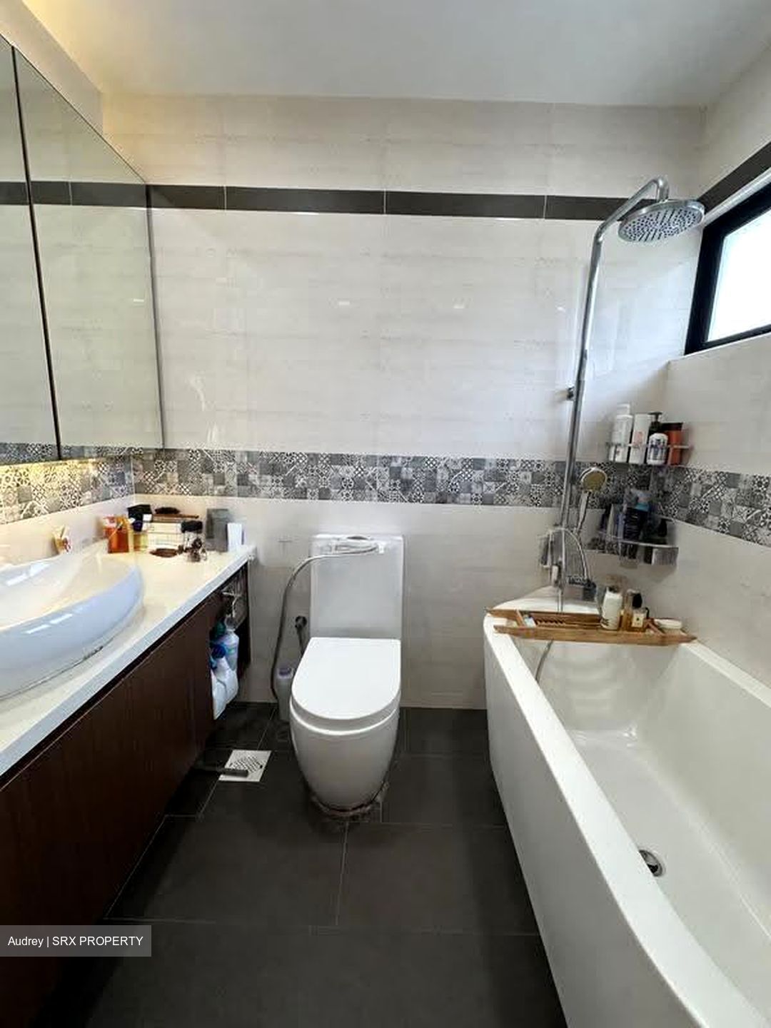 Dbella Terrace (D19), Terrace #631829391